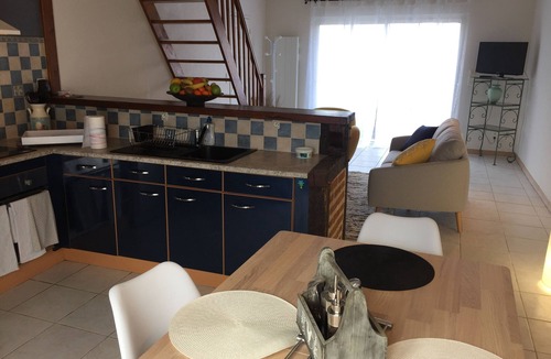 Lunan House | Charming air-conditioned 6/8 sleeper house with pool, in Lunan