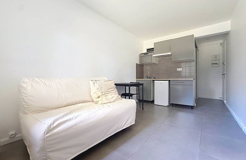 Maisons-Laffitte Apartment | Charming studio apartment in a private park