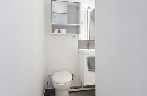 Maisons-Laffitte Apartment | Charming studio apartment in a private park