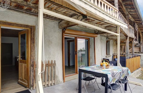 Cremeaux Cottage | Comfortable countryside cottage with terrace