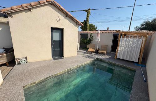 Marignane Apartment | digitone by gates studio cosy pour 2 sans jacuzzi ni rooftop