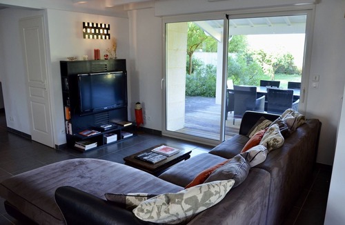 Cubnezais Villa | Exceptionnel Proche Bordeaux Maison de Charme Jacuzzi Sauna Piscine Privatifs