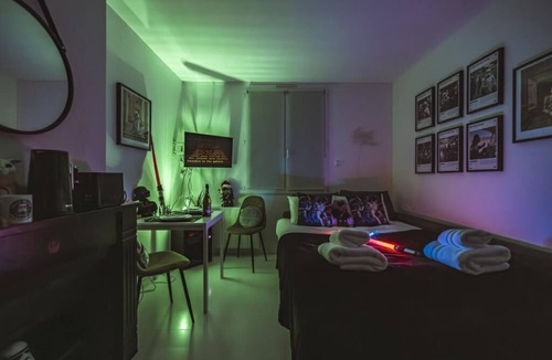Mont d'Arene Apartment | Explorereims - Studio Intergalactique Chic Proche Gare et Centre