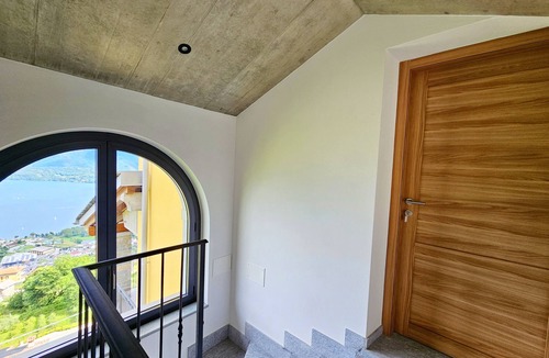 Stazzona Apartment | Ferienwohnung mit Terrasse mit Seeblick, Bbq, Garten, Wlan, TV Sat. Parkplatz