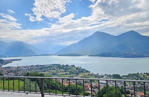 Stazzona Apartment | Ferienwohnung mit Terrasse mit Seeblick, Bbq, Garten, Wlan, TV Sat. Parkplatz