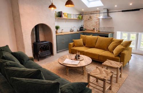 Saint-Jean-Saint-Maurice-sur-Loire Apartment | La petite maison des Pittoresques
