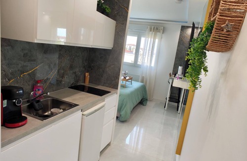 Bron Apartment | High standing studio