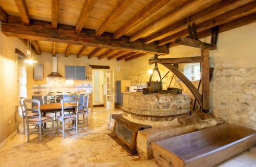 Conne-de-Labarde Cottage | Historic mill in Périgord with private garden, pets allowed