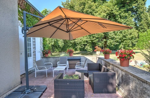 Riberac House | Holiday Home 'Le Puy Bellevue' with Private Pool, Private Terrace and Wi-Fi