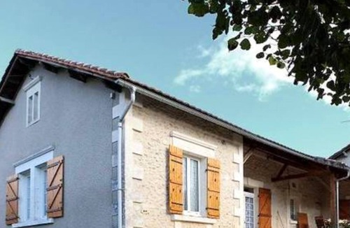 Bussac House | Homerez - Nice house with garden and terrace & Wifi