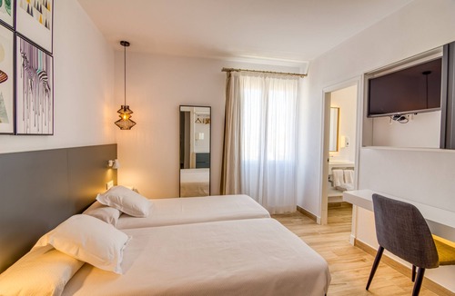 Mahon Hostel | Hostal La Isla