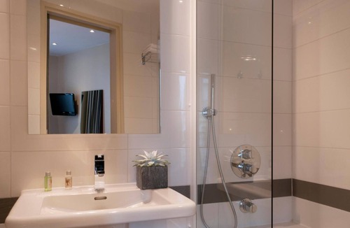 Quartier Saint-Ambroise Hotel | Hotel Verlain