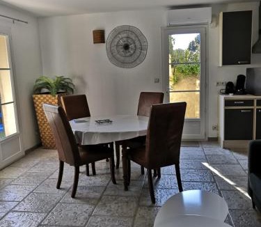 Pont-Saint-Esprit House | LA BASTIDE DES MACALO