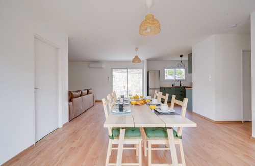 Neac House | La Casa Néac - Three Bedroom House, Sleeps 6
