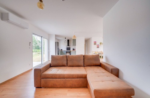Neac House | La Casa Néac - Three Bedroom House, Sleeps 6