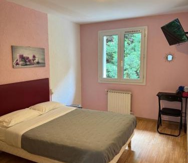 Onet-le-Chateau Hotel | La Cascade