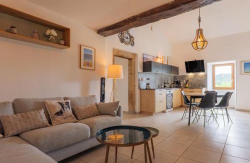Ailhon House | La Maison Bleue Du Plot