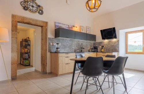 Ailhon House | La Maison Bleue Du Plot