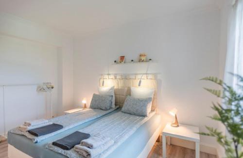 Laprade House | La Maison sur la Colline