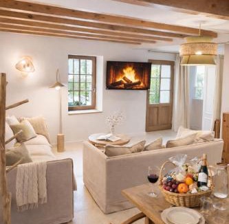 Conjux House | Lakefront Cottage On Lake Bourget