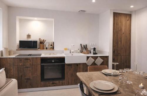 Conjux House | Lakefront Cottage On Lake Bourget
