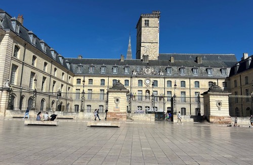 Centre Sud Apartment | Le Relais - Air-conditioned apartment in the heart of Dijon