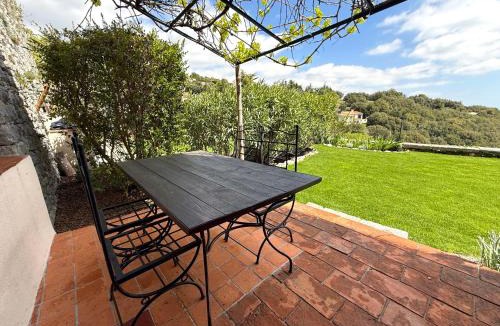 Village House | Maison Castely - Authentique demeure provençale avec superbe vue et jardin