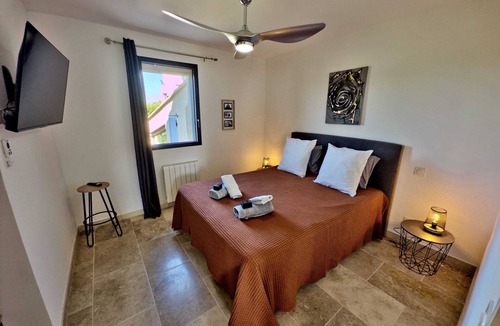 Vaison-la-Romaine House | Mas de Baye - Swimming pool & Spa - 5-star furnished holiday accommodation