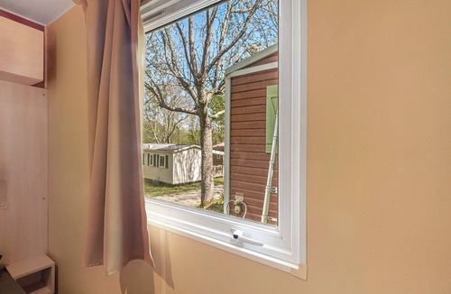 Saint-Martial-de-Nabirat House | Mobile Home for 4 with Shared Pool, Wi-Fi, Air Conditioning – Périgord Noir