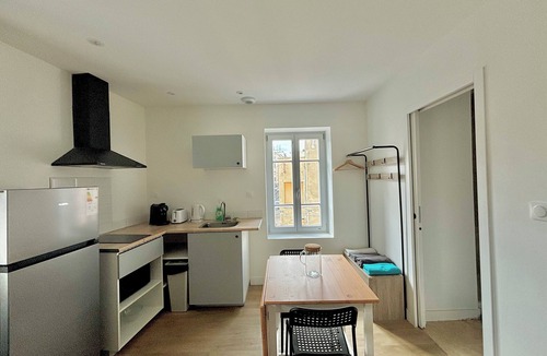 La Gare Apartment | Modern studio with mezzanine, located a stone's throw from Clermont-Ferrand station