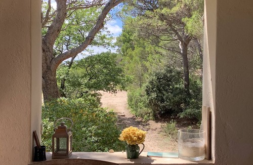 Merindol House | Mountainside 5 bed villa with 6m by 12m swimming pool in the Luberon Valley.