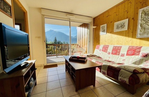 Forville Apartment | Nice Cosy Apt With Balcony In Briançon