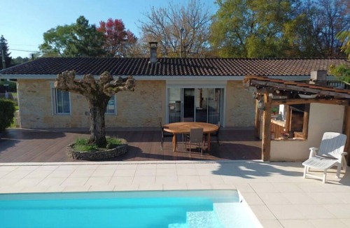 Saint-Laurent-de-Medoc House | Peaceful house between Médoc vineyards and Hourtin lake. Pool area.