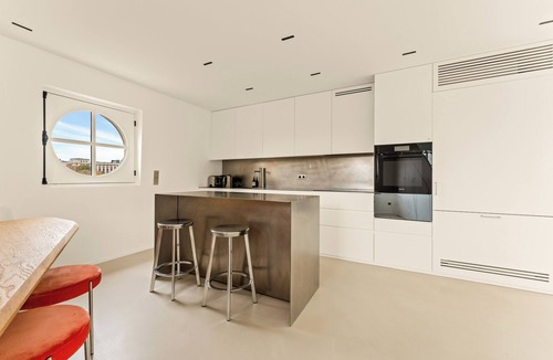 Chaillot Apartment | Rooftop Eiffel Tower