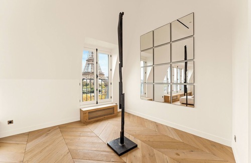 Chaillot Apartment | Rooftop Eiffel Tower