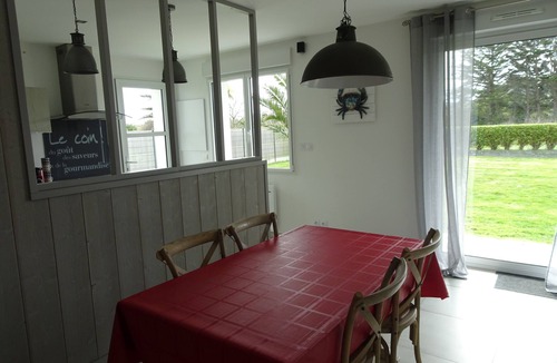 Cleder House | SEAFRONT, DIRECT ACCESS TO SANDY BEACH