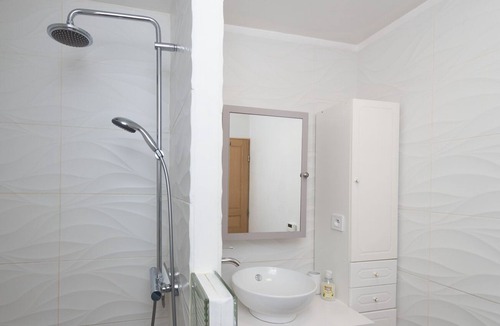 Allemond House | Spacious Mountain Gîte Vermarine ideal for families, Cycle and Ski sleeps to 10