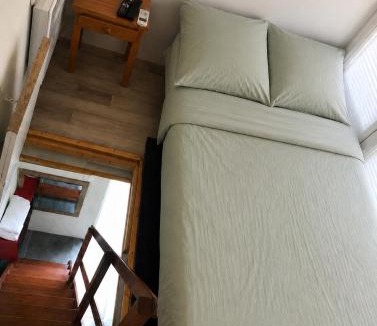 Les Chartreux House | Studette climatisée avec extérieur