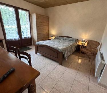 Saint-Vincent-de-Cosse Apartment | Studio B - Ferme du Port d'Enveaux - au bord de la Dordogne