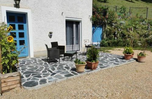 Saint-Laurent-les-Tours Apartment | Studio calme et nature bien situé
