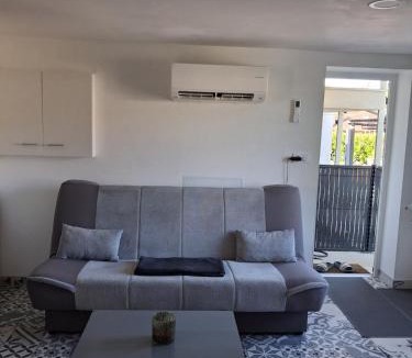Marcilly-sur-Tille Apartment | Studio calme climatisé avec borne recharge VE