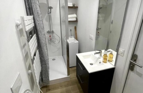 Chartres Apartment | Studio central, parking, lit Queen size par ALP Chartres