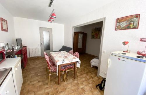 Jullianges Apartment | Studio en rez-de-chaussée tout équipé