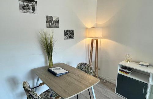 Moissac Apartment | Studio hyper-centre Moissac 30 m2 Calme Cour intérieure vélos logement entier