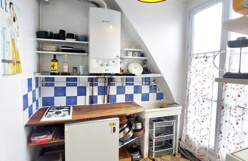 Montmartre Apartment | Studio Panoramic View on Montmartre & Paris. Safe building, top floor elevator.