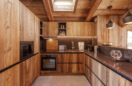 Le Praz Ski Chalet | Stunning chalet with sauna and pets allowed in Courchevel