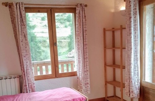 Monetier-les-Bains Ski Chalet | The south-facing chalet for 17 people