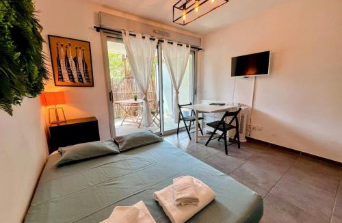 Saint Maurice Apartment | Urban Jungle Studio