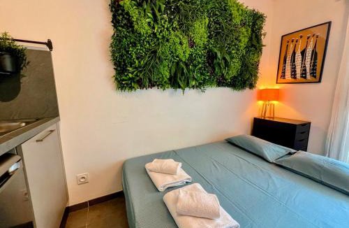 Saint Maurice Apartment | Urban Jungle Studio