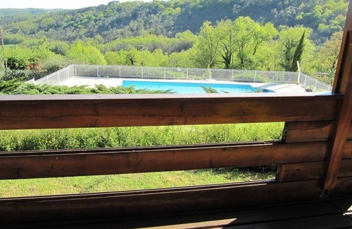 Terrasson-la-Villedieu Ski Chalet | Vacation rentals in Périgord, Quiet air-conditioned chalet, heated swimming pool